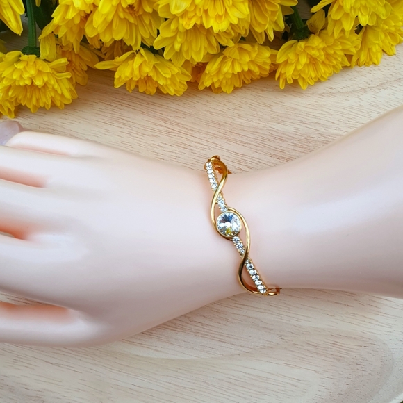 Jewelry - Gold Swarovski Crystal Bracelet